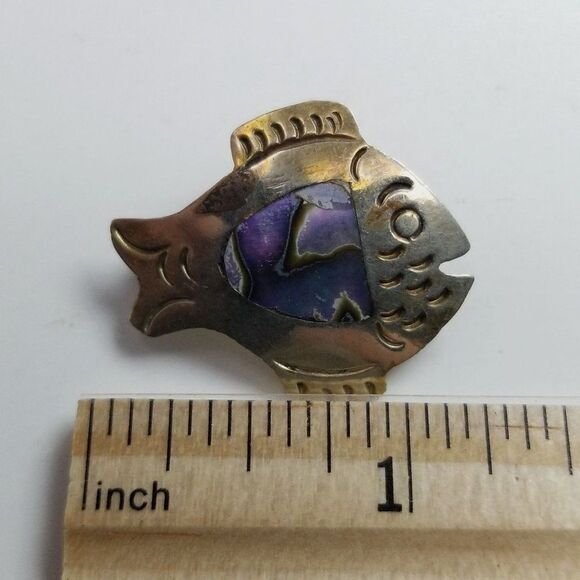 Vintage Fish Shape Brooch, Silver Tone and Mother of Pearl Pin, Estate - Picture 4 of 6